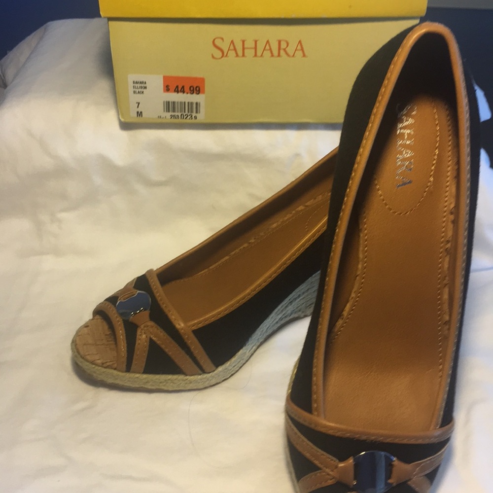 Sahara black W size 7M new shoes